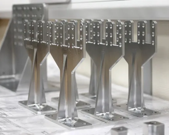 Parte meccanica OEM in acciaio/alluminio per attrezzature mediche/comunicazione 5g/industria dei macchinari di ingegneria/industria delle macchine utensili